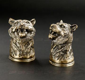 Подарок - символ года  стопки из бронзы с головой тигра